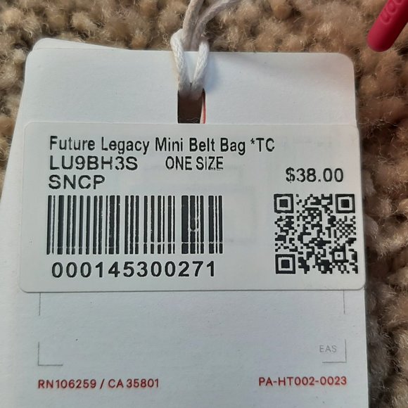 NEW LULULEMON TEAM CANADA FUTURE LEGACY BELT BAG - RARE / NO LONGER SOLD - Picture 4 of 4